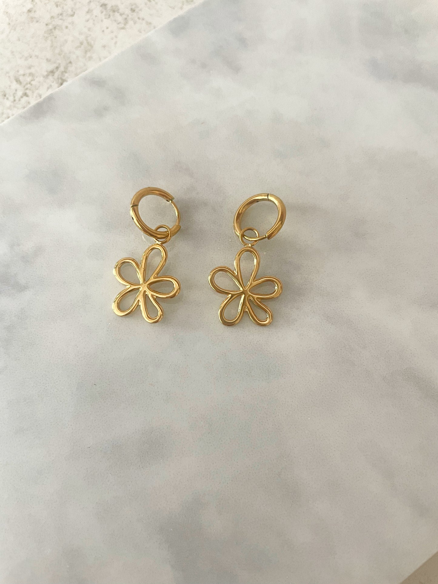 PENDIENTES MINI PÉTALOS.
