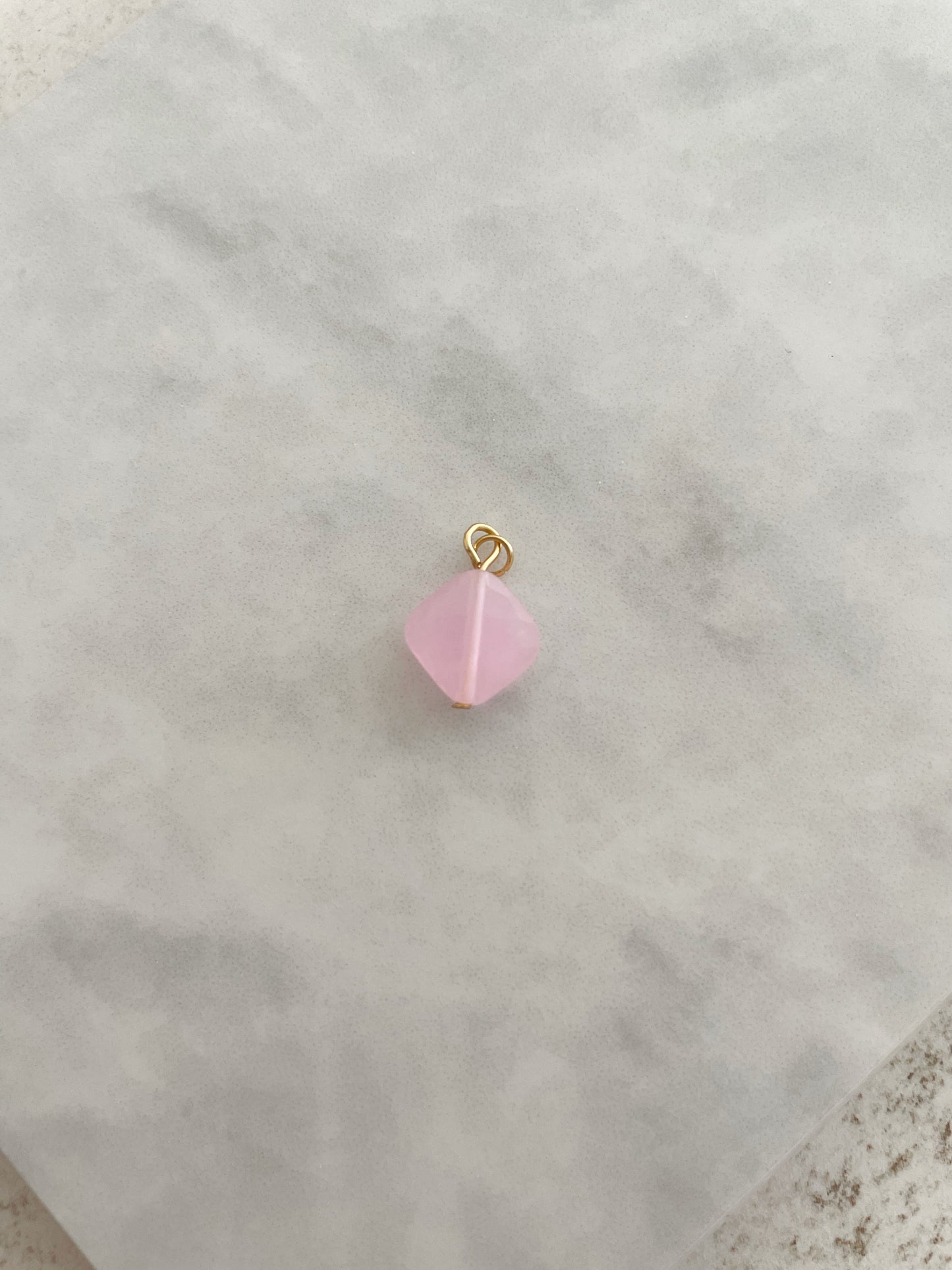 CHARM PIEDRA ROSA